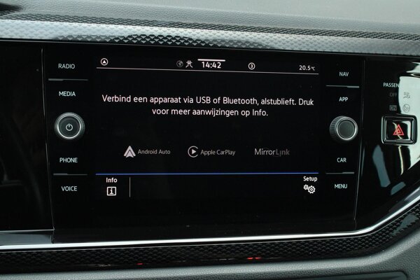 Apple Carplay/Android Auto Apple Carplay/Android Auto