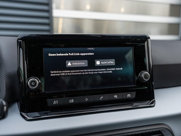 Apple Carplay/Android Auto Apple Carplay/Android Auto