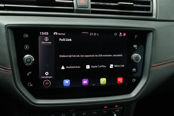 Apple Carplay/Android Auto Apple Carplay/Android Auto