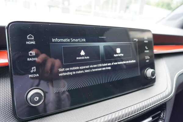 Apple Carplay/Android Auto