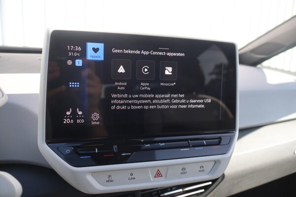 Apple Carplay/Android Auto Apple Carplay/Android Auto