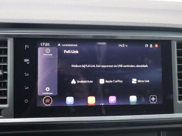 Apple Carplay/Android Auto Apple Carplay/Android Auto