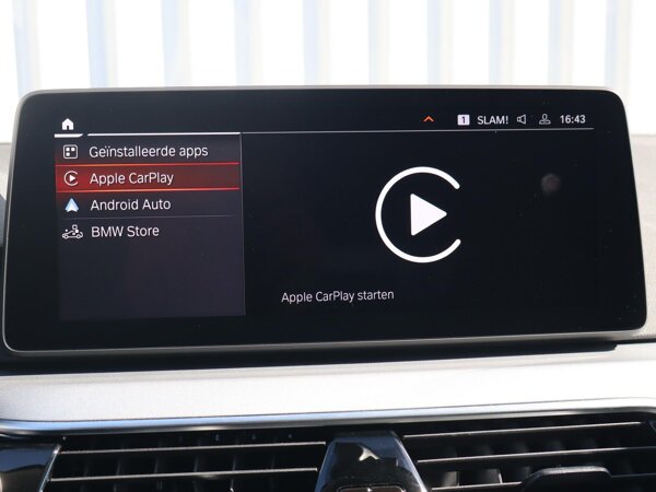 Apple Carplay/Android Auto Apple Carplay/Android Auto