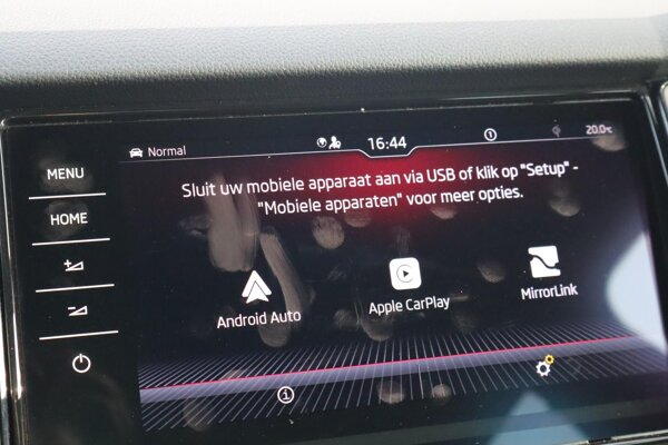 Apple Carplay/Android Auto Apple Carplay/Android Auto