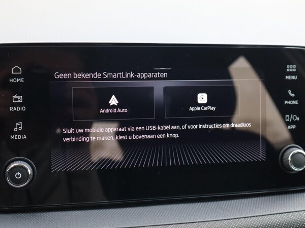 Apple Carplay/Android Auto Apple Carplay/Android Auto