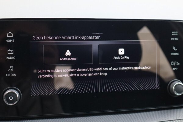 Apple Carplay/Android Auto Apple Carplay/Android Auto
