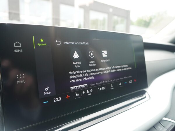 Apple Carplay/Android Auto Apple Carplay/Android Auto