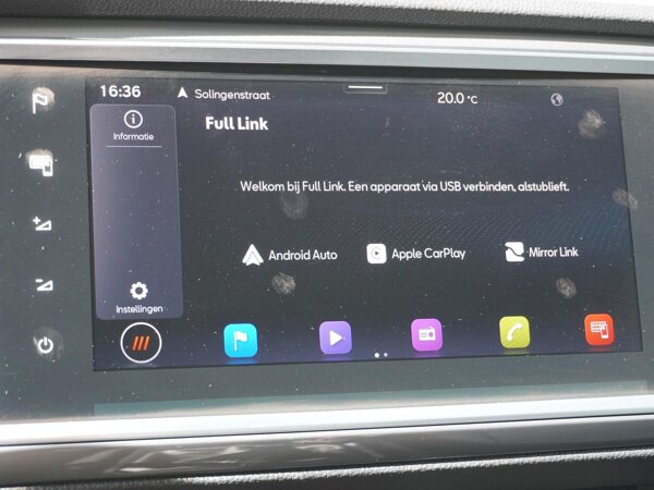 Apple Carplay/Android Auto Apple Carplay/Android Auto
