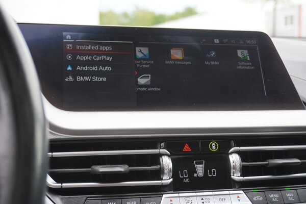 Apple Carplay/Android Auto Apple Carplay/Android Auto