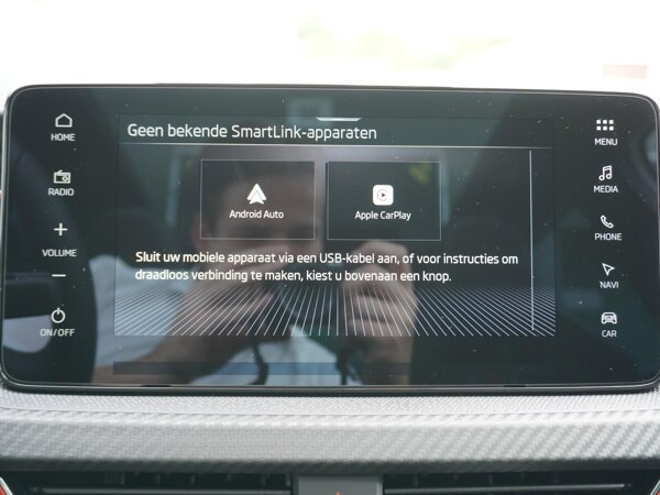 Apple Carplay/Android Auto Apple Carplay/Android Auto