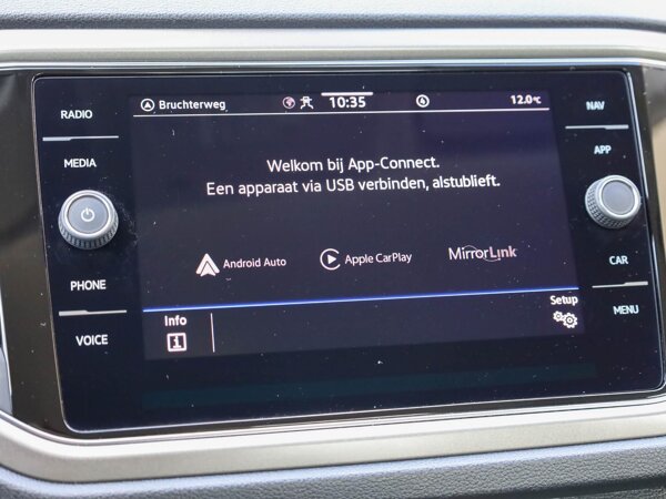 Apple Carplay/Android Auto Apple Carplay/Android Auto