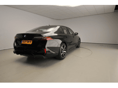 BMW 5 Serie Sedan 550e xDrive - Afbeelding 2