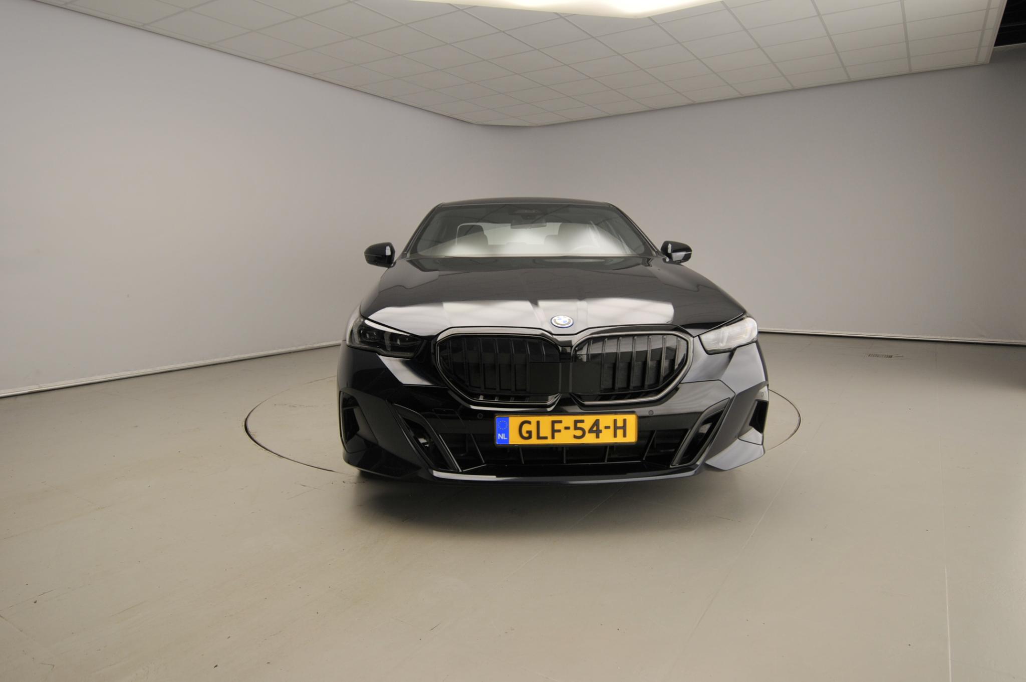 BMW 5 Serie Sedan 550e xDrive - Afbeelding 4