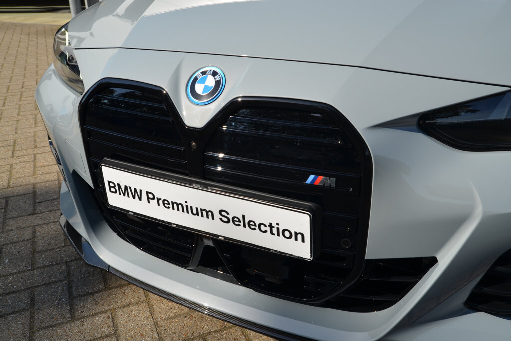 BMW i4 8