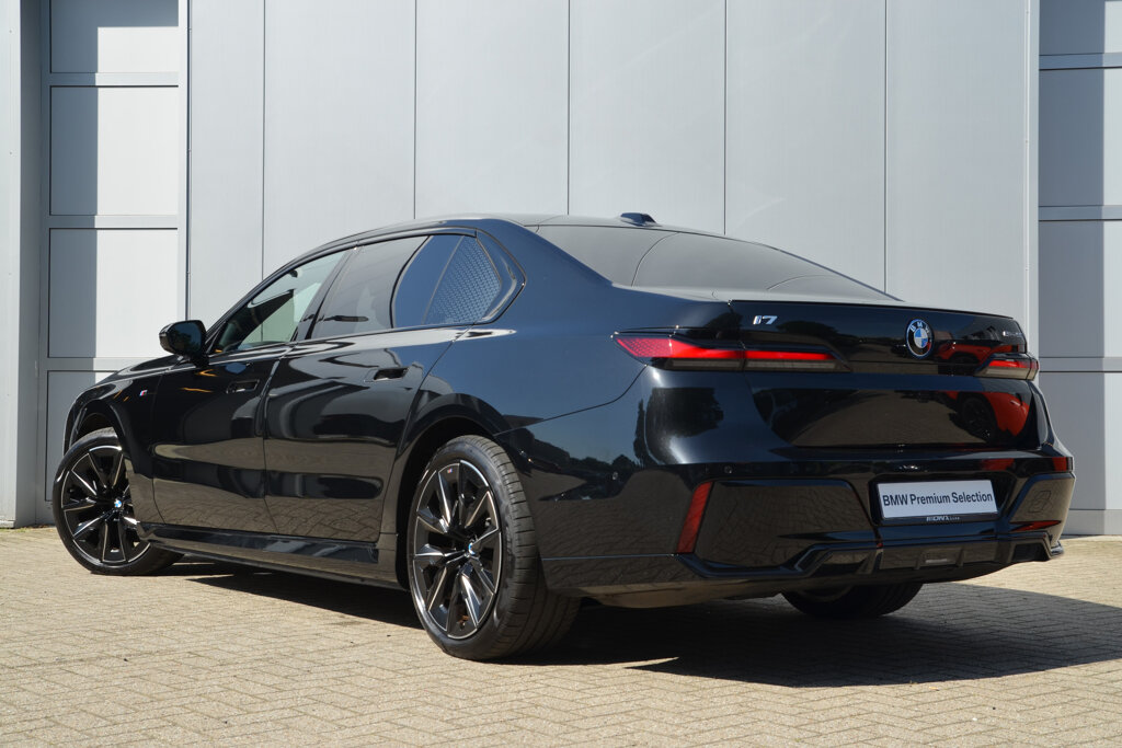 BMW i7 5