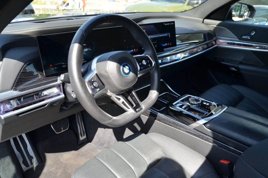 BMW i7 6
