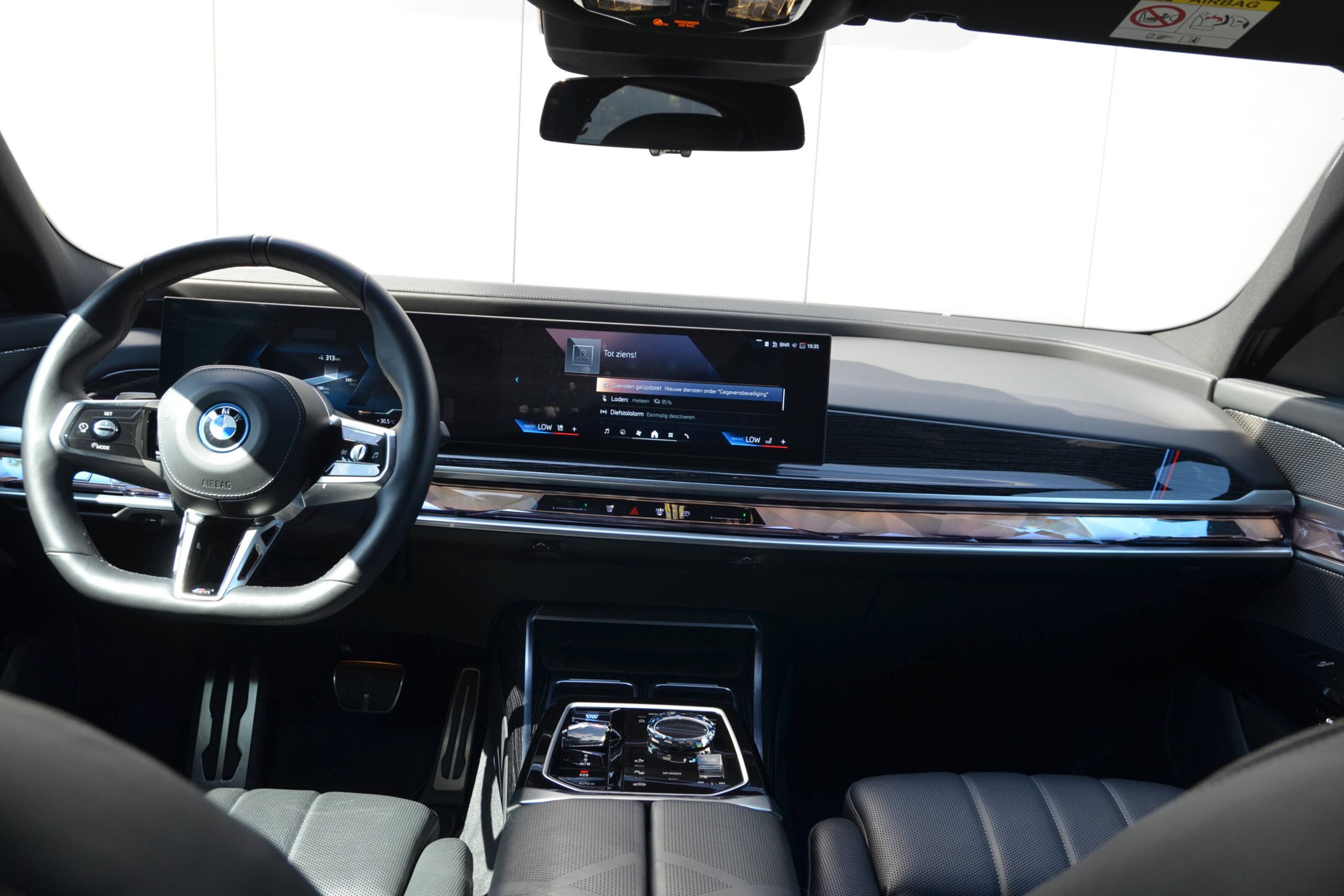 BMW i7 7