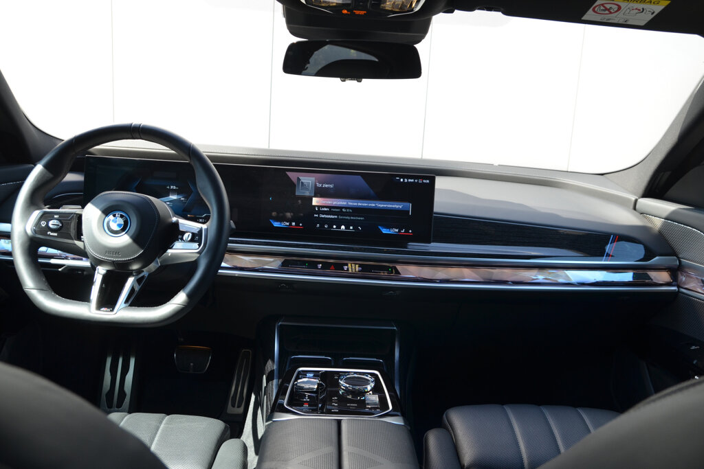 BMW i7 7