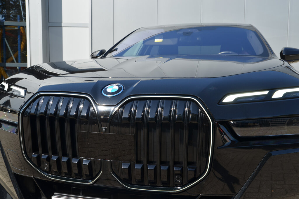 BMW i7 13