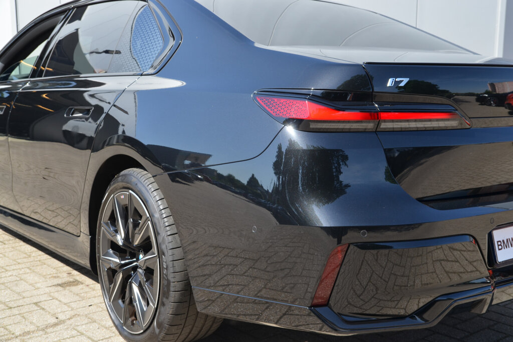BMW i7 14