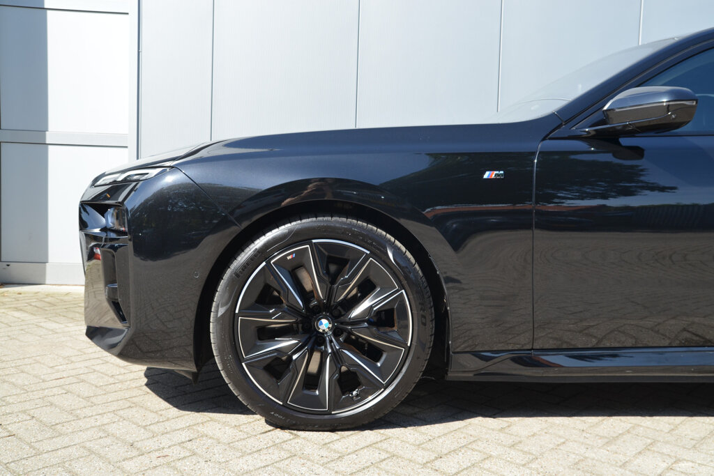 BMW i7 18