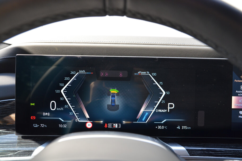 BMW i7 23