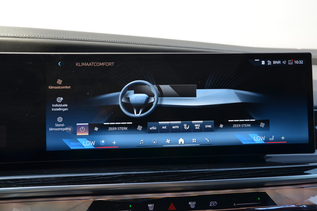 BMW i7 29