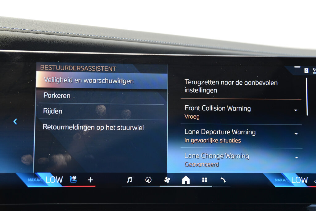 BMW i7 35