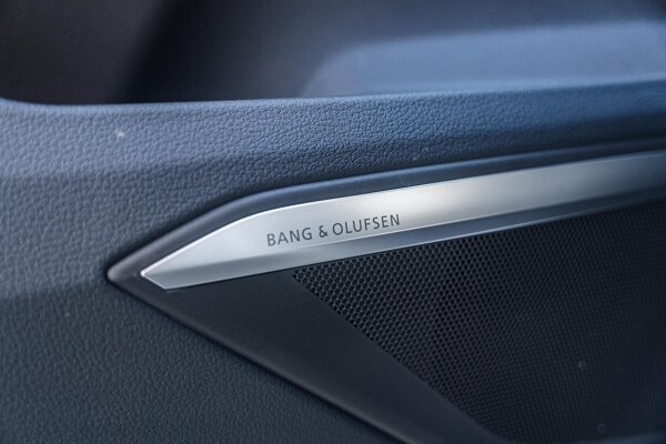 Bang & Olufsen Premium soundsystem met 3D sound vóór