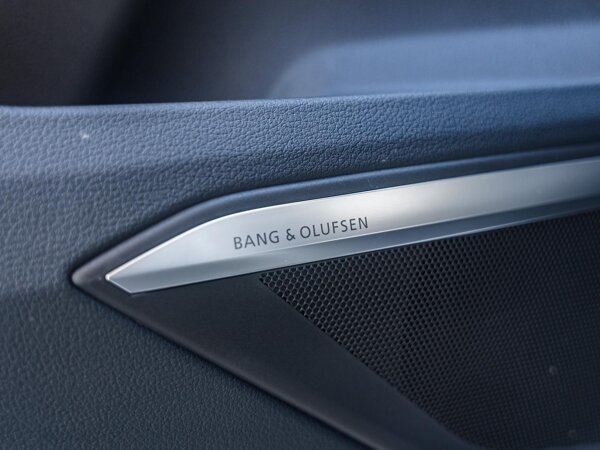 Bang & Olufsen Premium soundsystem met 3D sound vóór