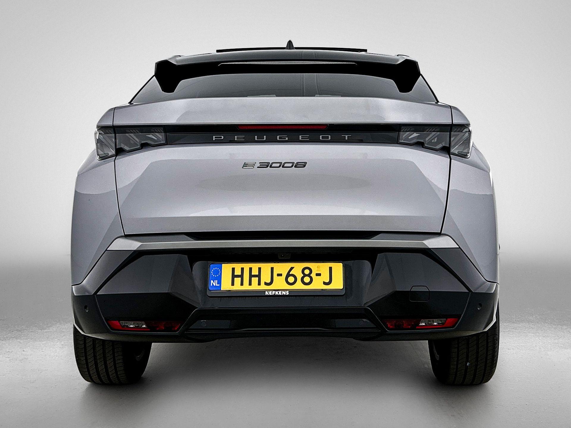 Peugeot e-3008