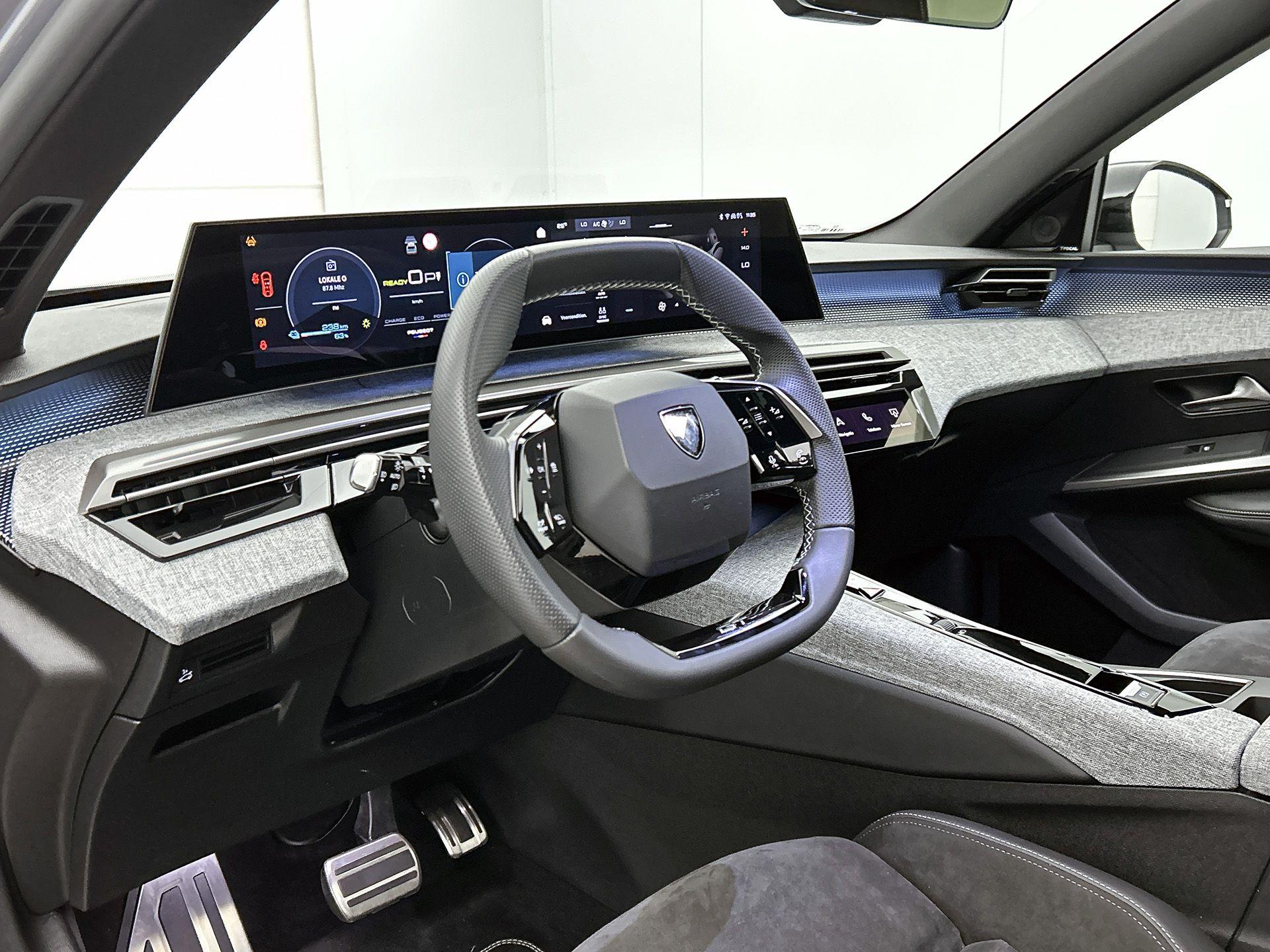 Peugeot e-3008