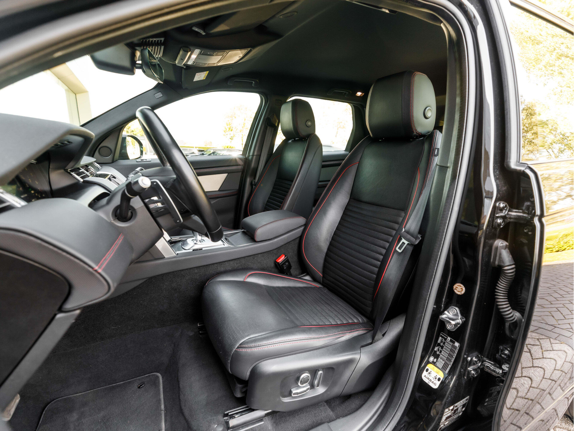 Land Rover Discovery Sport P300e R-Dynamic SE - Afbeelding 4