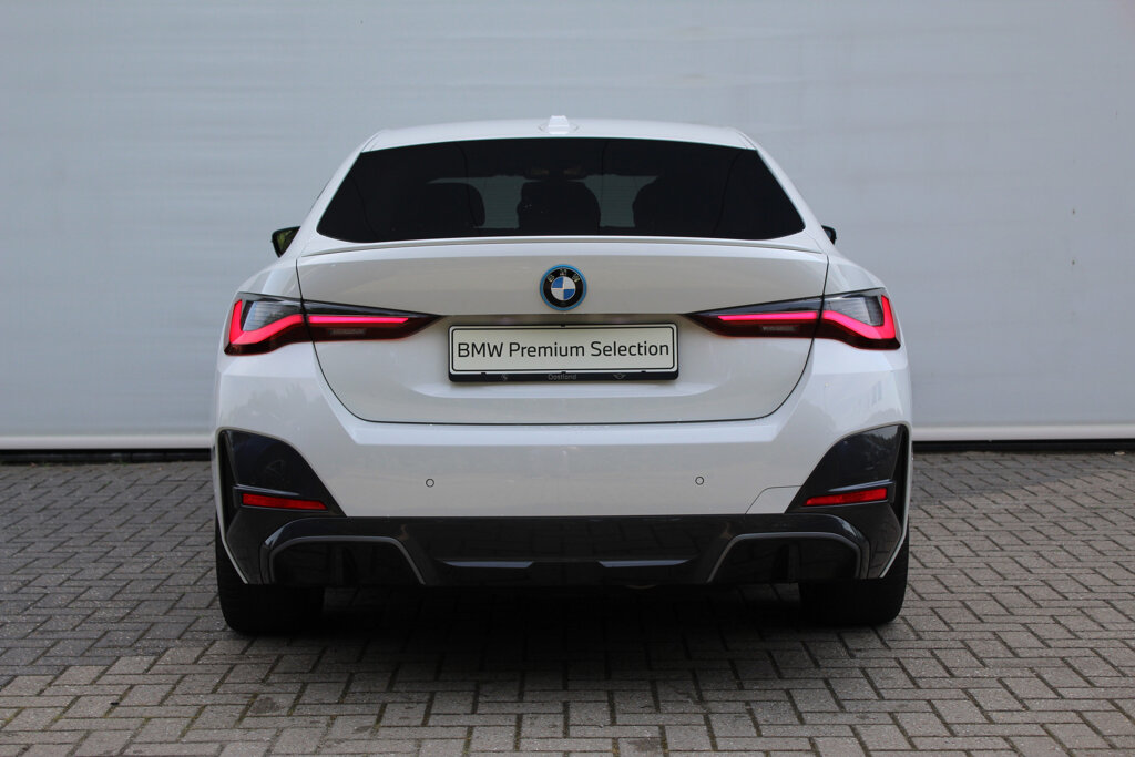 BMW i4 6