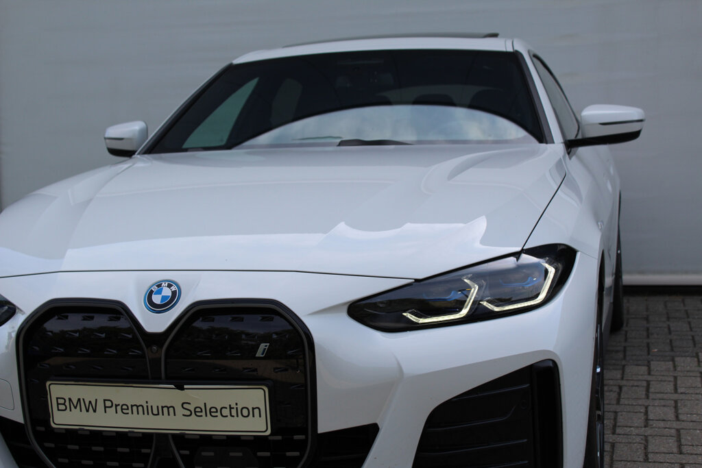 BMW i4 10
