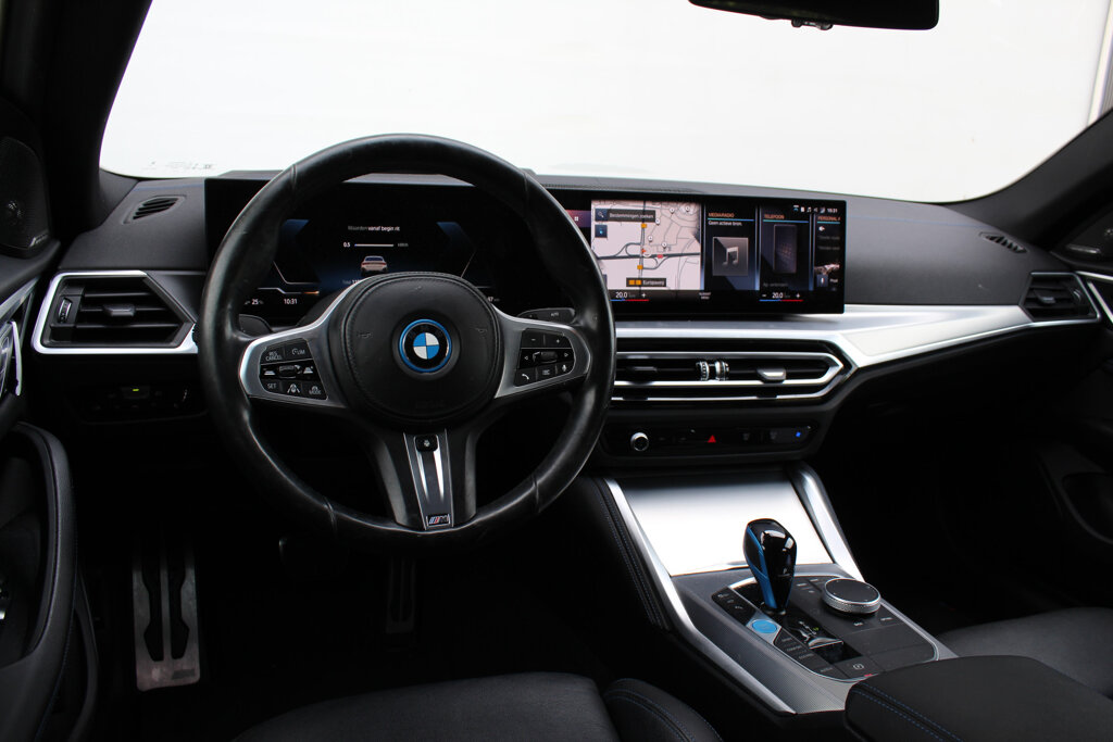 BMW i4 12