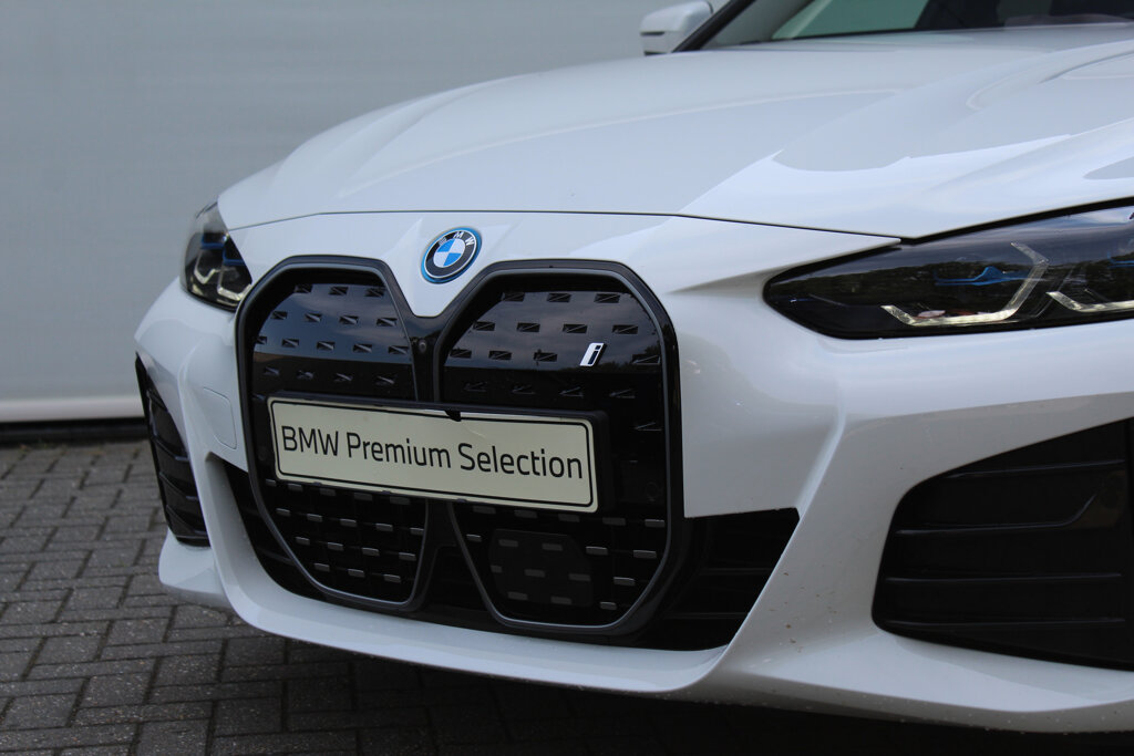 BMW i4 15