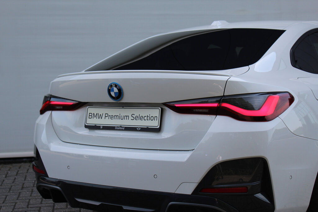 BMW i4 16