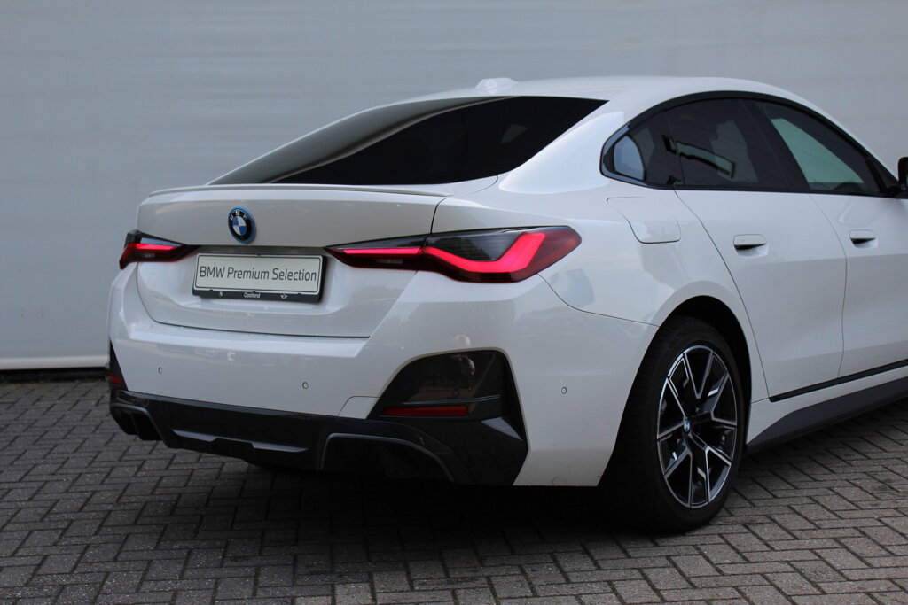 BMW i4 21