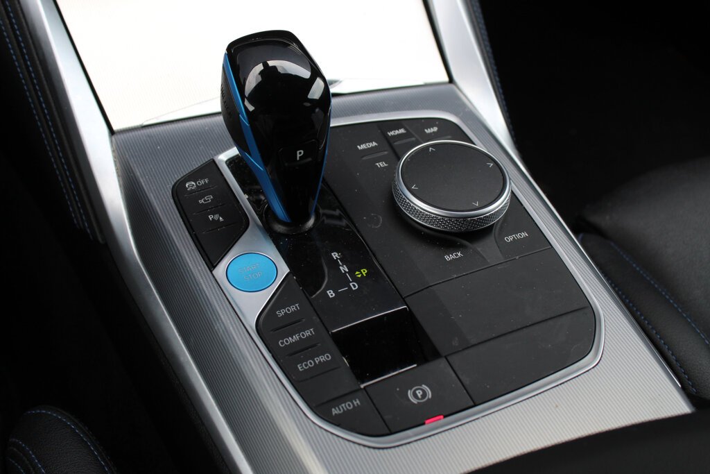 BMW i4 27