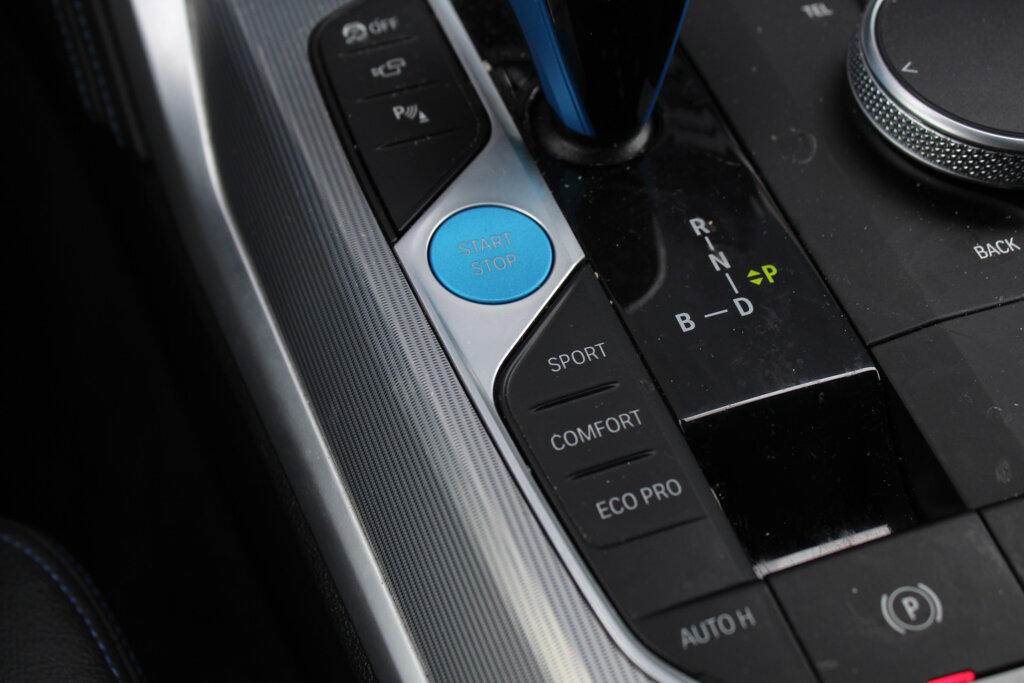 BMW i4 28
