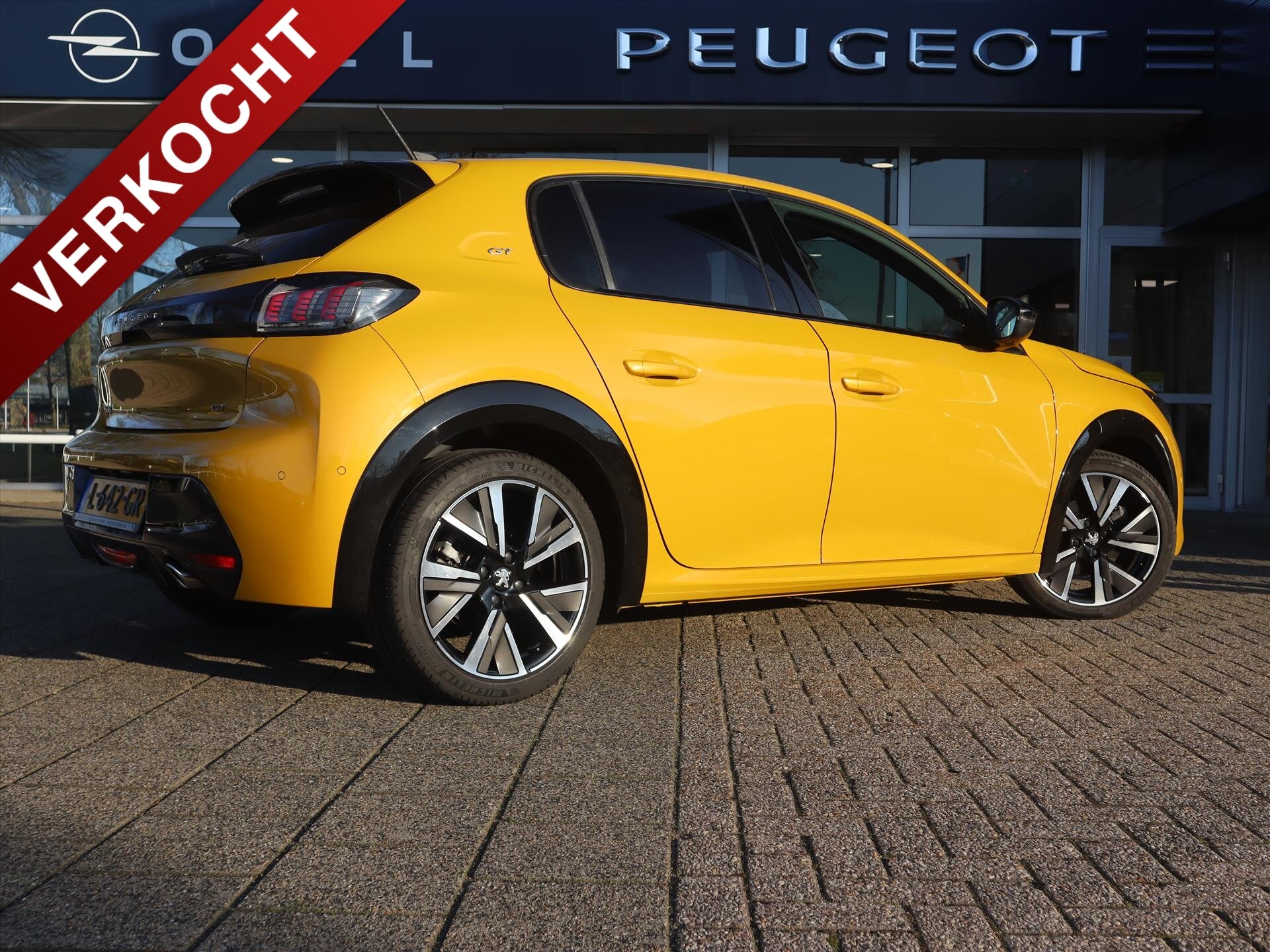 Peugeot 208 GT-Pack PureTech 100PK H6, Rijklaarprijs, Panoramadak Navigatie Adaptieve Cruise Control Stoelverwarming