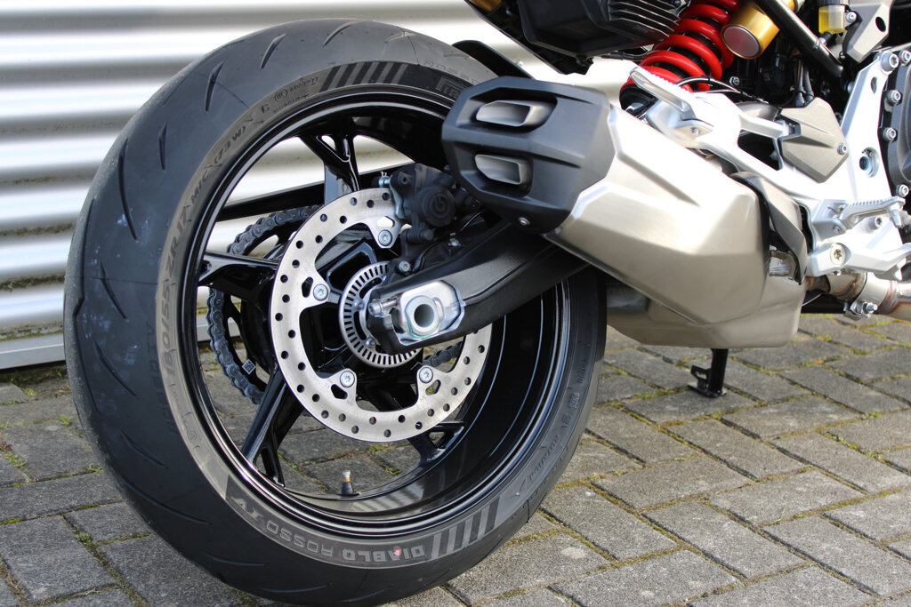 BMW F 900 R 19