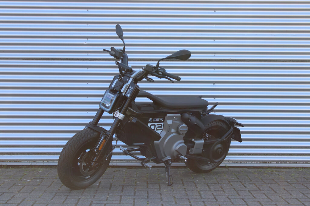 BMW CE 02 3