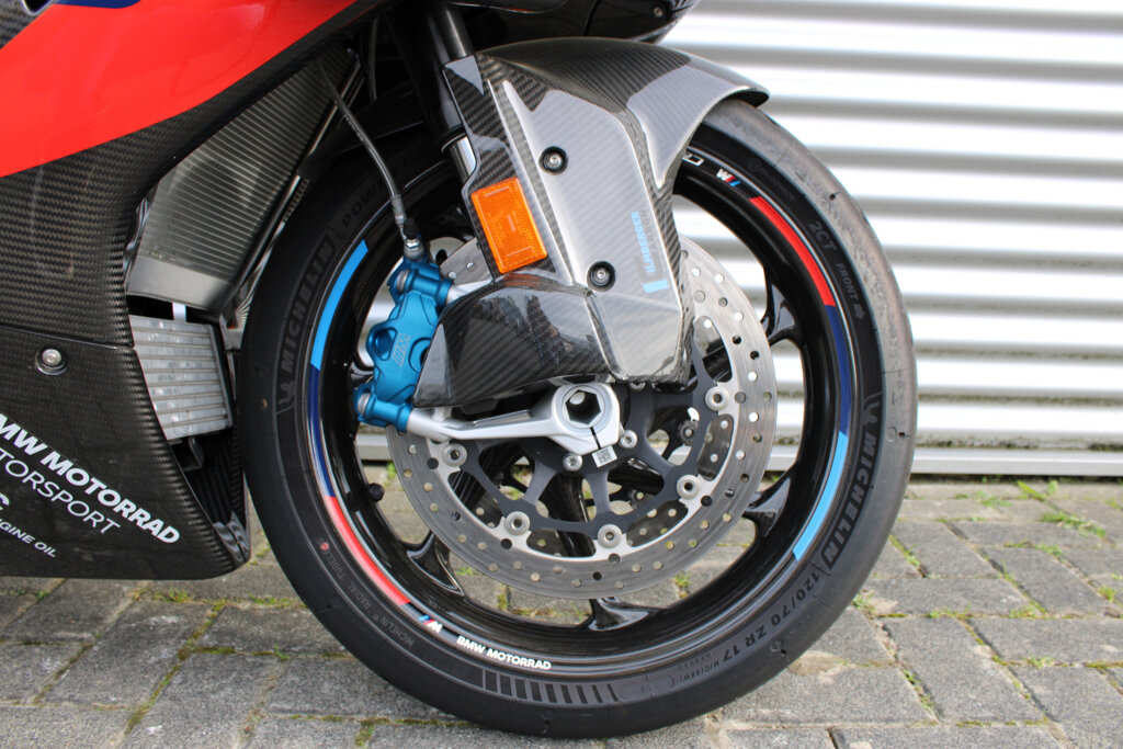 BMW M 1000 RR 11