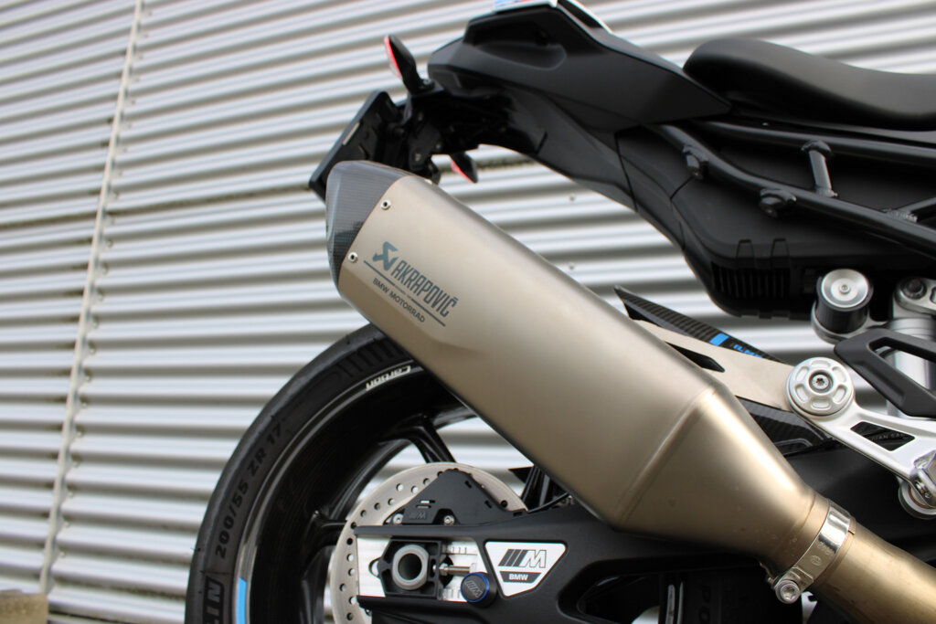 BMW M 1000 RR 33