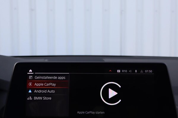 Apple Carplay/Android Auto Apple Carplay/Android Auto