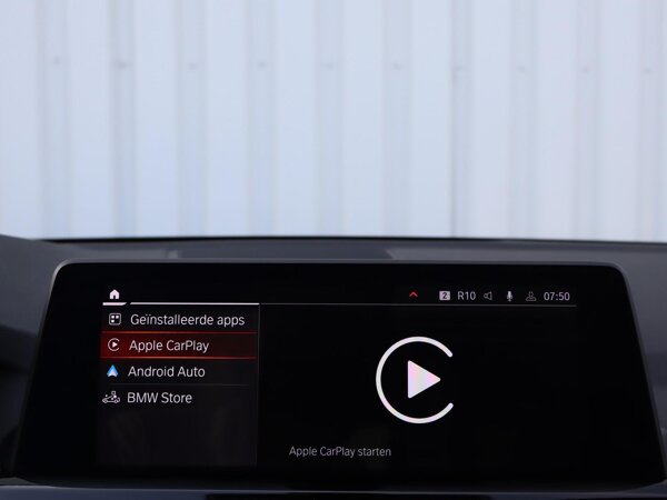 Apple Carplay/Android Auto Apple Carplay/Android Auto