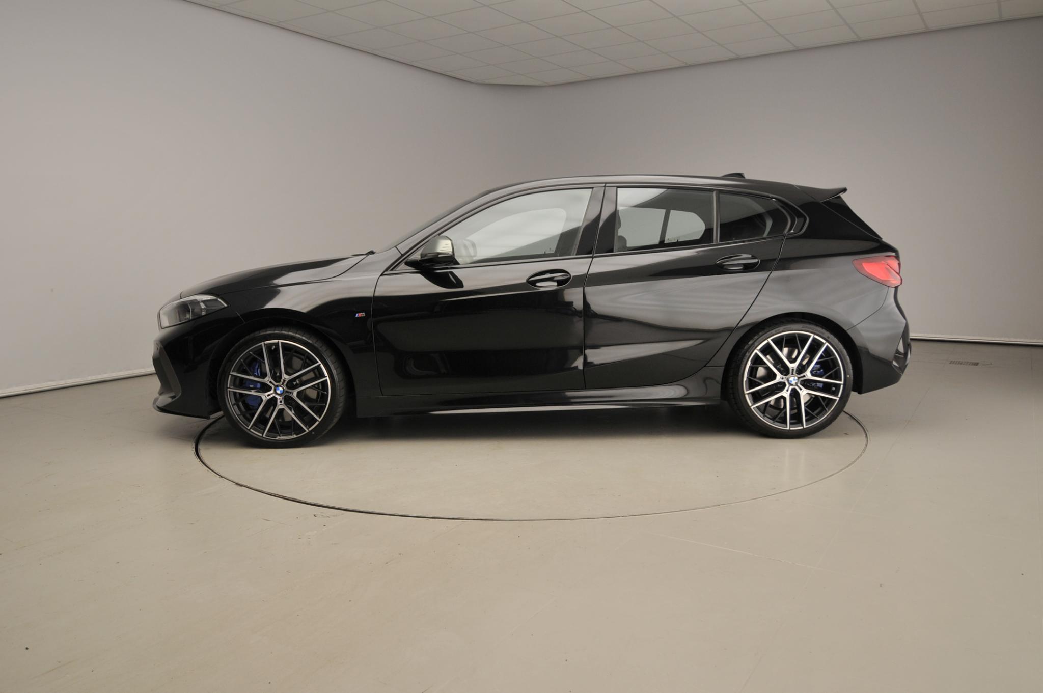 BMW 1 Serie 5-deurs M135i xDrive - Afbeelding 2