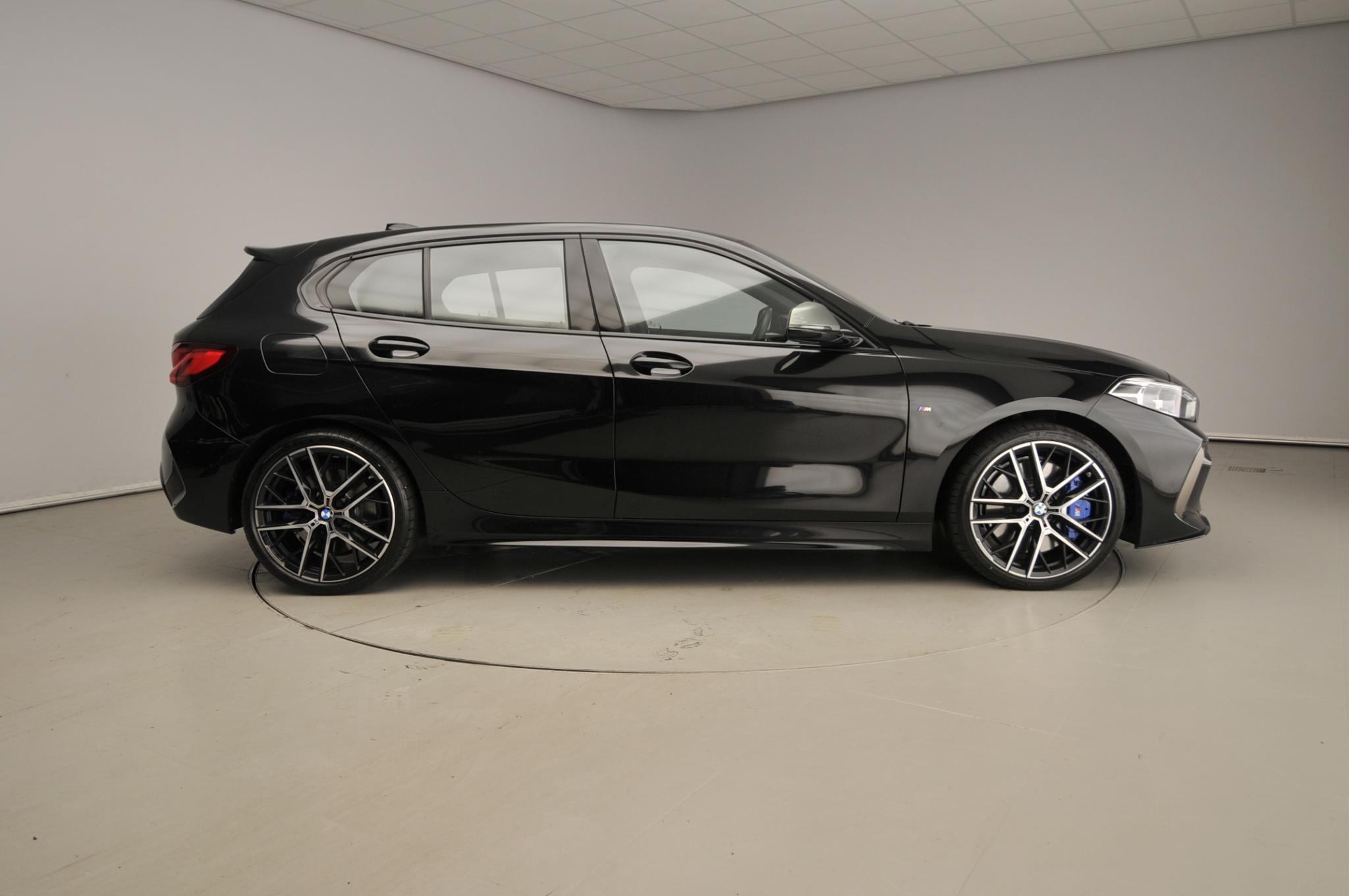 BMW 1 Serie 5-deurs M135i xDrive - Afbeelding 4